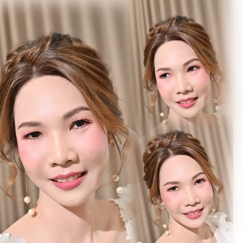 ภาพคอลลาจใบหน้าเจ้าสาวสามมุมหน้าผ้าม่านสีน้ำตาล ผมถักเกล้าสูงประดับต่างหูไข่มุก ปัดแก้มชมพูเข้ม ลิปสีชมพูกลอส